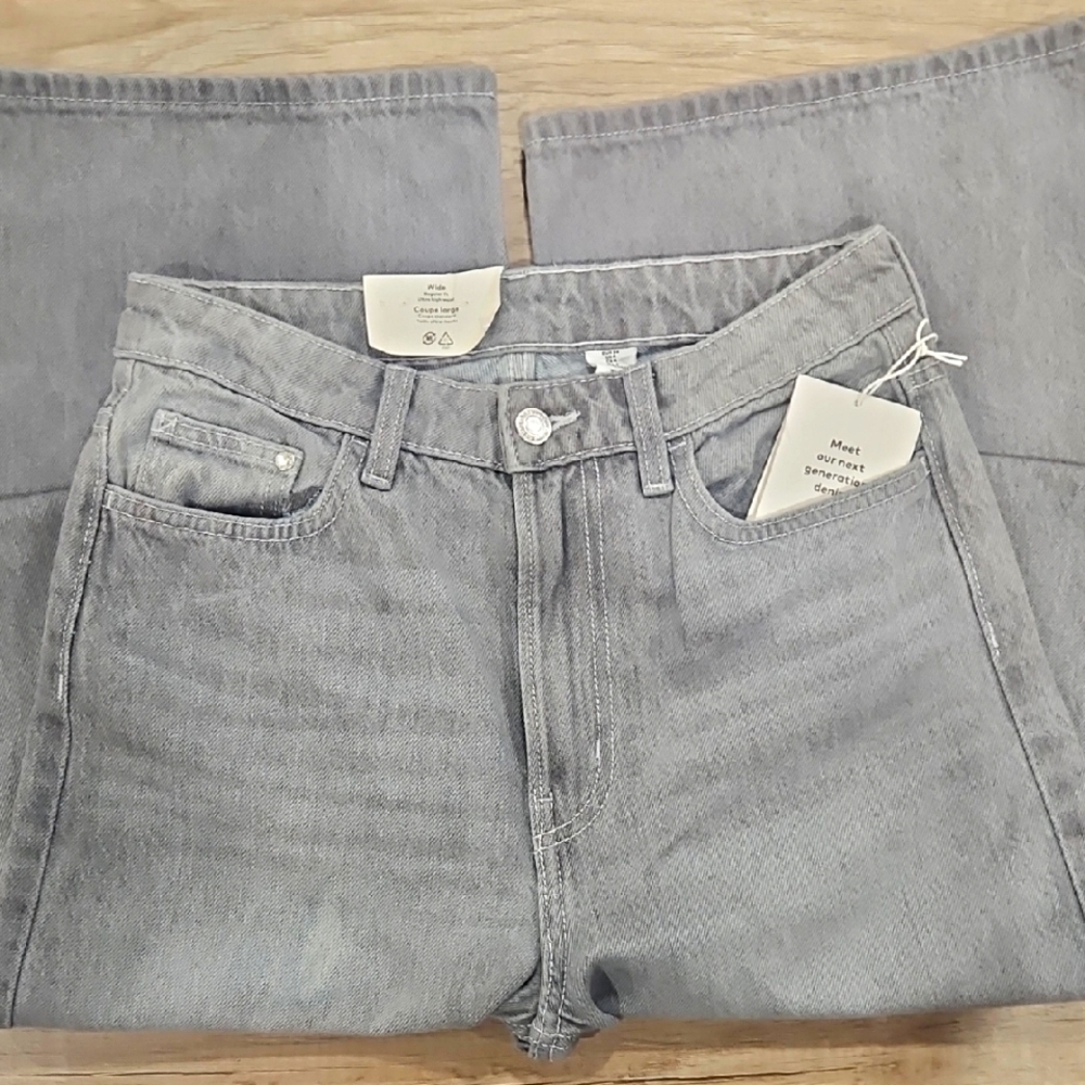 H & M Gray High-Waisted Jeans size 4